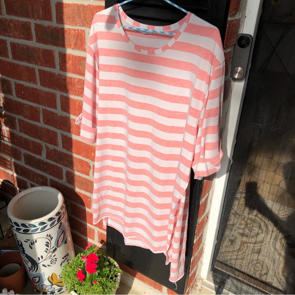 Striped T-shirt With side slits and turnup sleeves M